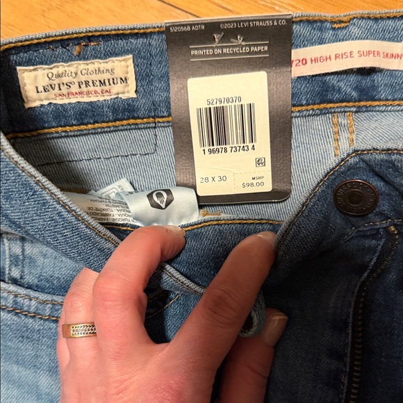 NWT Levi's Premium Light Blue Skinny Jeans $95 💴 Size 28